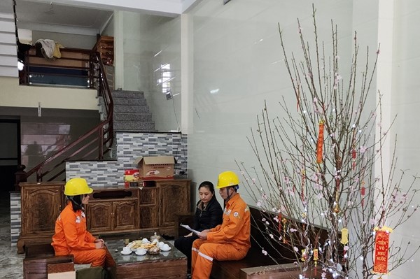 PC Tuyên Quang tuyên truyền cảnh báo hóa đơn tiền điện tăng cao sau dịp Tết