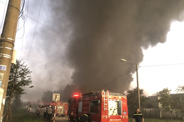 Cháy tại Cụm Công nghiệp Tịnh Ấn Tây, thành phố Quảng Ngãi