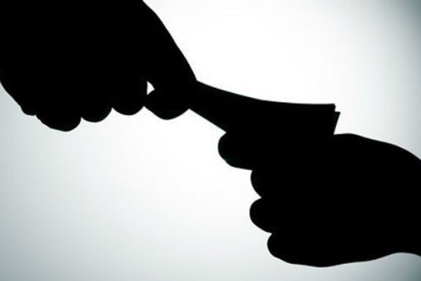 Bắt tạm giam cán bộ địa chính "vòi tiền" dân