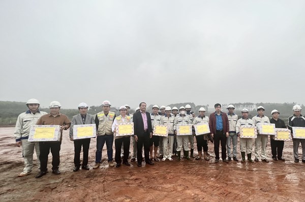 Khẩn trương đề xuất khen thưởng tập thể, cá nhân tại các dự án giao thông