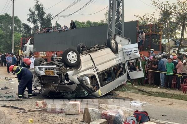 Quảng Nam: Tai nạn giao thông nghiêm trọng làm 20 người thương vong