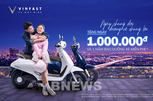 VinFast tặng quà Valentine cho khách hàng mua xe máy điện
