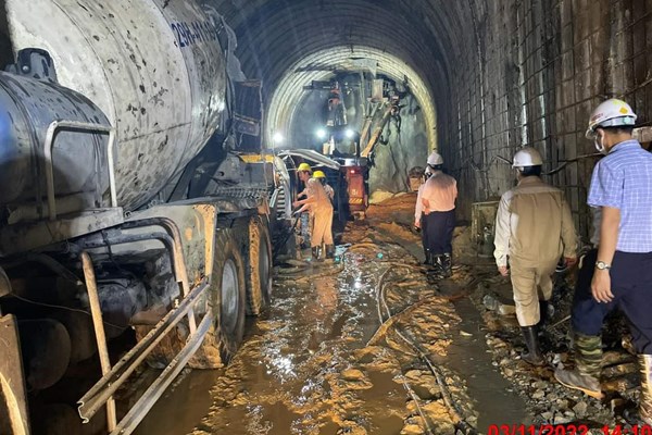 Thông hầm dẫn nước Dự án Nhà máy Thủy điện Ialy mở rộng