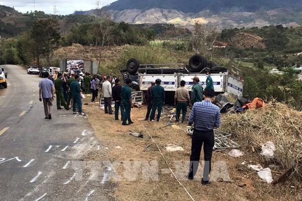 Cảnh báo khi lưu thông qua đoạn đường nguy hiểm tại Kon Tum