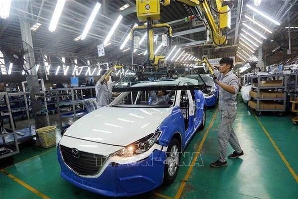 Giảm 50% lệ phí trước bạ ô tô, yếu tố vực dậy thị trường