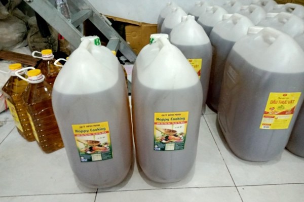 Phát hiện hơn 8.000 lít dầu thực vật vi phạm ghi nhãn hàng hóa