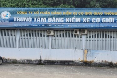 Tạm giữ hai đối tượng liên quan đến đưa và nhận hối lộ tại Trung tâm Đăng kiểm xe cơ giới 2401D