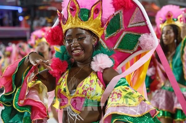  Sôi động lễ hội Carnival lớn nhất Brazil 
