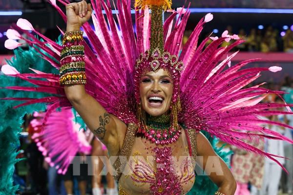 Lễ hội Carnival lớn nhất Brazil sôi động trở lại
