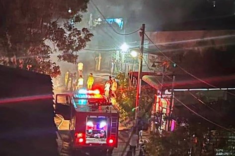 Đốt cỏ khô gây cháy lan sang kho chứa sơn, thiêu rụi nhiều tài sản ​