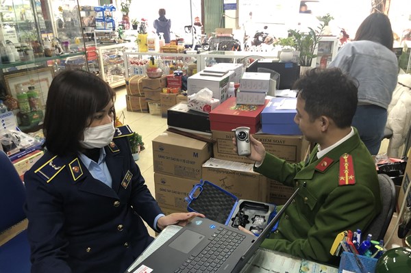 Phát hiện nhiều sai phạm trong kinh doanh thiết bị đo nồng độ cồn tại Hà Nội