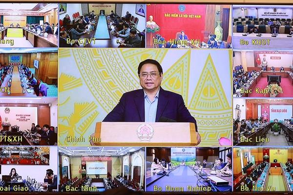 Thủ tướng: Nắm bắt công nghệ mới, đưa ra giải pháp phù hợp với điều kiện Việt Nam