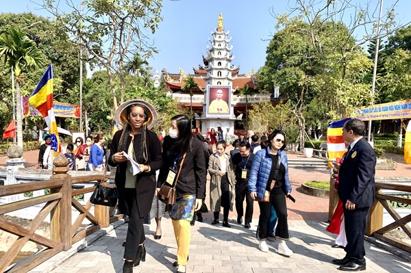 Du xuân hữu nghị năm 2023: Quảng bá du lịch Hà Nội tới bạn bè quốc tế 