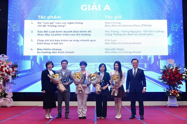 Trao giải và phát động Giải Báo chí về bảo hiểm