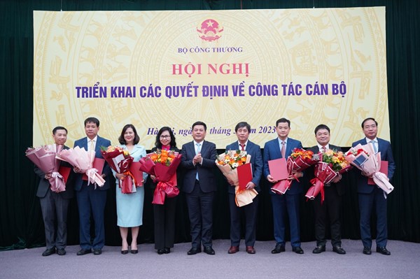 Bộ Công Thương tiếp tục thay đổi nhiều nhân sự quan trọng