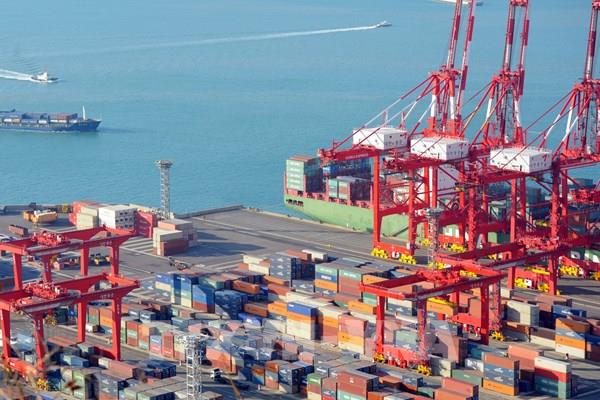 Xuất khẩu Hàn Quốc sụt giảm nghiêm trọng, thâm hụt thương mại tháng thứ 12 liên tiếp