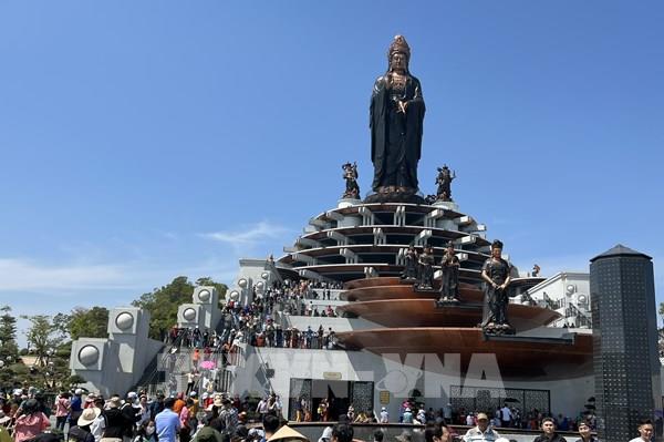 Doanh thu từ khách du lịch ước đạt  85,6 nghìn tỷ đồng