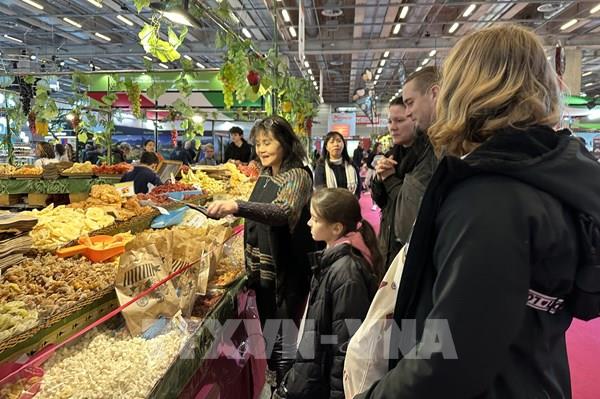 Mứt và trà Việt Nam tham gia Hội chợ triển lãm nông nghiệp Pháp