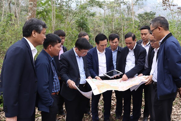 Bàn giải pháp tháo gỡ mặt bằng dự án truyền tải điện trên địa bàn Lai Châu 