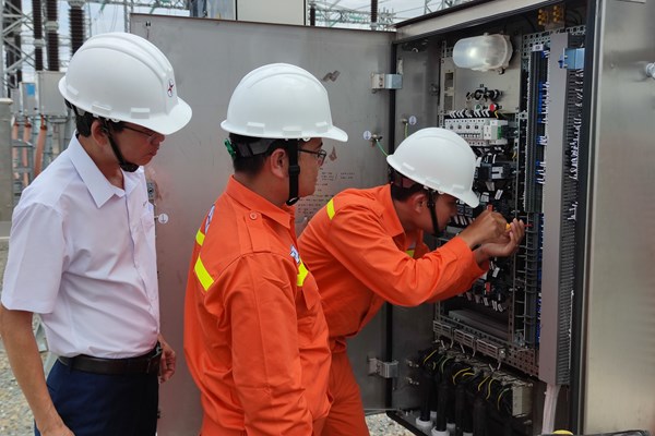 Vận hành lưới điện, đảm bảo giải tỏa công suất "điện sạch"