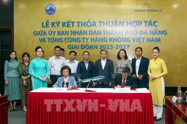Đà Nẵng và Vietnam Airlines ký kết hợp tác phát triển giai đoạn 2023 - 2027