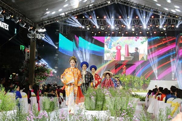 Doanh nghiệp giảm giá dịch vụ, sản phẩm áo dài dịp 8/3