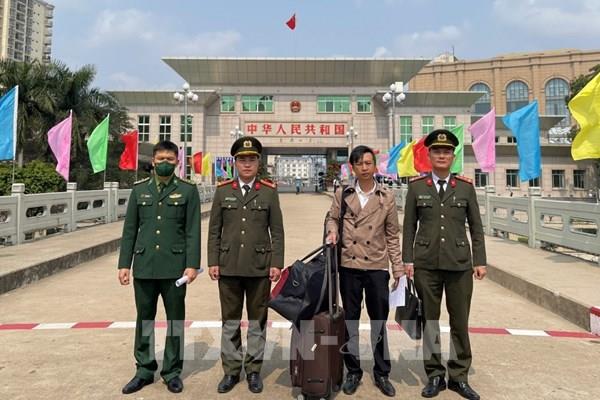 Trục xuất một người nước ngoài nhập cảnh sai quy định qua Cửa khẩu quốc tế Móng Cái