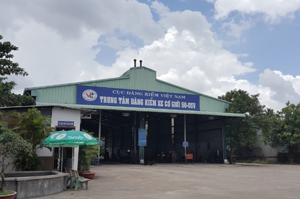 Bắt tạm giam nguyên Giám đốc và 10 nhân viên Trung tâm đăng kiểm 50-05V