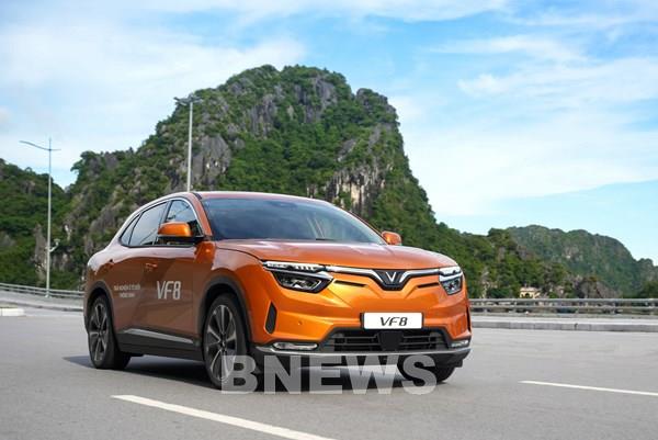 VinFast công bố chính sách mới về chốt cọc và hoàn cọc mua xe VF e34 và VF 8