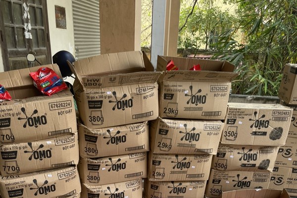 Thu giữ lượng lớn sản phẩm có dấu hiệu giả mạo nhãn hiệu P/S và OMO