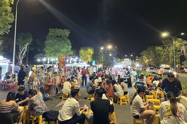 Phố đêm ẩm thực Grand Park