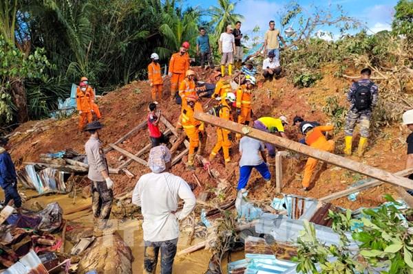 Số người thiệt mạng trong vụ lở đất tại Indonesia tăng lên 30 người