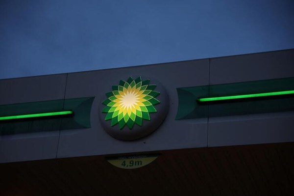 Các quỹ hưu trí Anh dọa bỏ phiếu chống lại việc bổ nhiệm giám đốc của BP và Shell