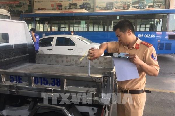 Tp. Hồ Chí Minh: Cảnh sát giao thông hỗ trợ công tác đăng kiểm