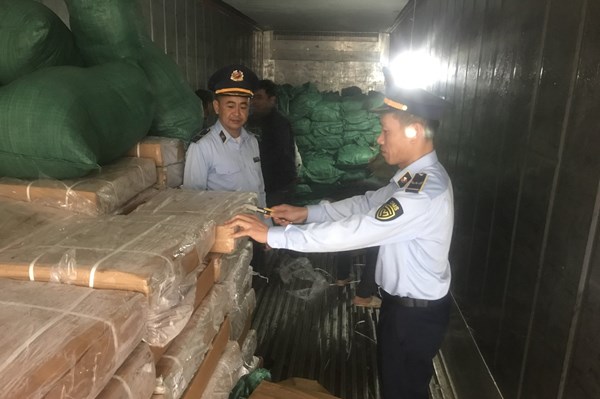 Phát hiện xe tải vận chuyển gần 10 tấn thịt trâu không rõ nguồn gốc