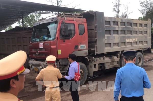 Điều tra, làm rõ một doanh nghiệp vận tải bị nghi làm giả tem kiểm định