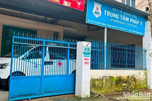 Thi hành lệnh tạm giam Giám đốc Trung tâm Pháp y tỉnh Quảng Ngãi