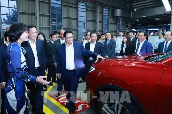 Thủ tướng làm việc tại Nhà máy sản xuất, lắp ráp ô tô Ford Việt Nam ở tỉnh Hải Dương