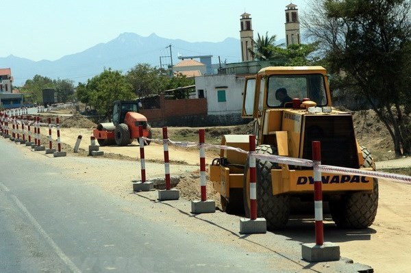 Giải quyết đền bù cho các hộ bị ảnh hưởng bởi dự án cao tốc Cam Lộ - La Sơn