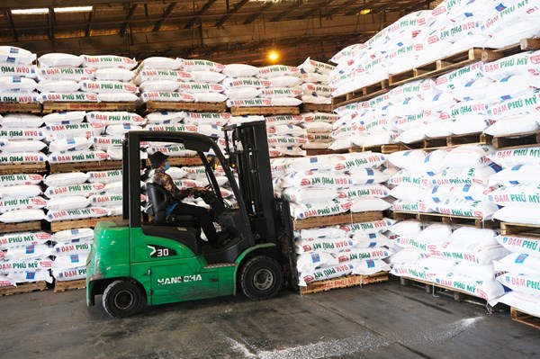 Giá phân bón trong nước tiếp tục giảm do cung lớn hơn cầu