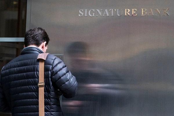 Thị trường tài chính Mỹ chao đảo vì sự sụp đổ của các ngân hàng