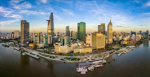 Lãi suất liên tục giảm, bất động sản trở lại “đường đua”