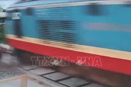 Vượt gác chắn đường sắt, cụ ông bị tàu SE1 đâm tử vong