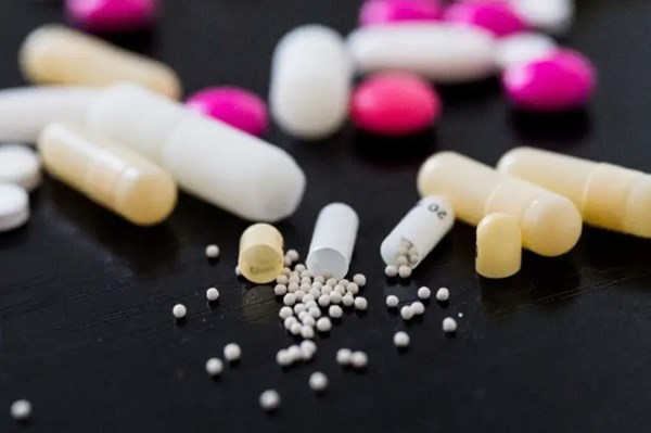 Tại sao Thụy Sỹ - trung tâm dược phẩm thế giới - lại cạn kiệt thuốc? 