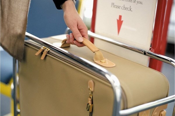 Quy định mang hàng xách tay vào Việt Nam và khai báo hải quan thế nào?