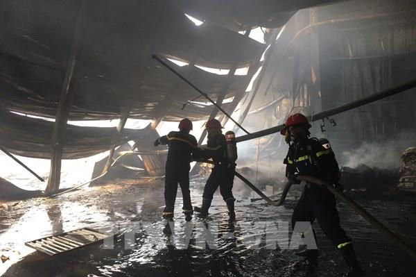 Dập tắt hoàn toàn vụ cháy tại nhà máy sản xuất bánh kẹo ở Thừa Thiên – Huế