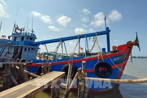 Một ngày phát hiện hai tàu chở khoảng 34.000 lít dầu DO không rõ nguồn gốc