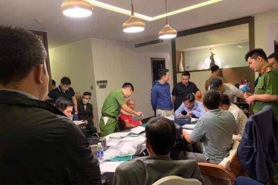 Tạm giữ hình sự nhóm doanh nhân tổ chức đánh bạc