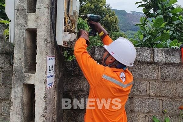 Điện lực Bình Lục triển khai kế hoạch thay 18.000 công tơ điện tử