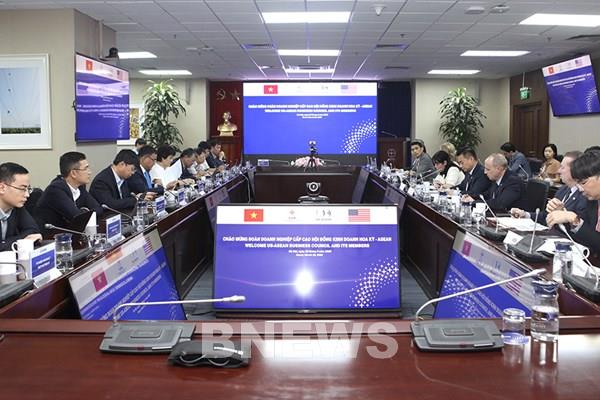 Chủ tịch HĐTV EVN làm việc với đoàn doanh nghiệp cấp cao USABC